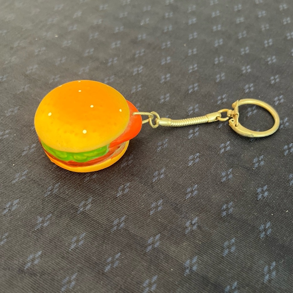 VINTAGE HAMBURGER TAKE-AWAY BURGER SOUVENIR PLASTIC KEY CHAIN KEYRING
